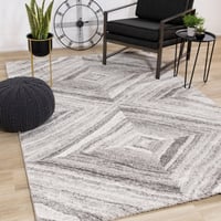 Brayden Studio® Devyn Gray Geometric Polypropylene Stain Resistant Living Room Carpet