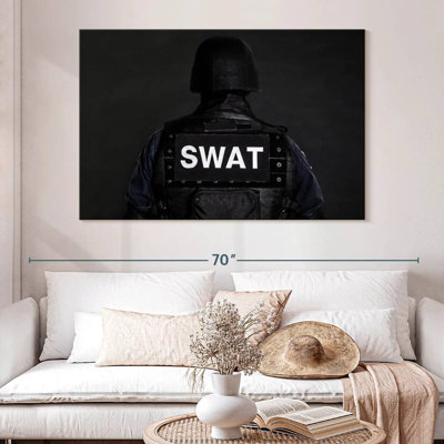 17 Stories Mait SWAT Policeman