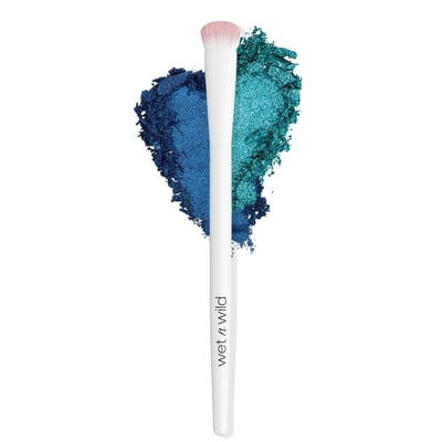 Essential Eyeshadow Brush for Perfect Makeup Application