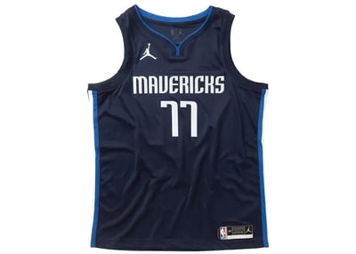Nike NBA Luka Dončić Mavericks Statement Swingman Jersey in Black/Navy Blue/White