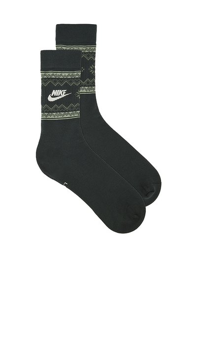 Nike Essential Crew Socks in Green. - size M (also in S)