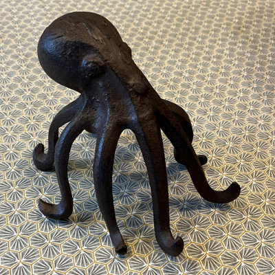 Selections Cast Iron Octopus Mobile Phone Holder
